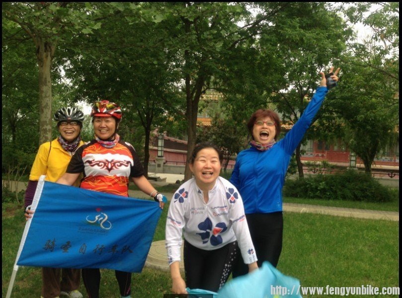 骑圣队的姐妹们都骑行了60公里，大家为此儿雀跃呢。