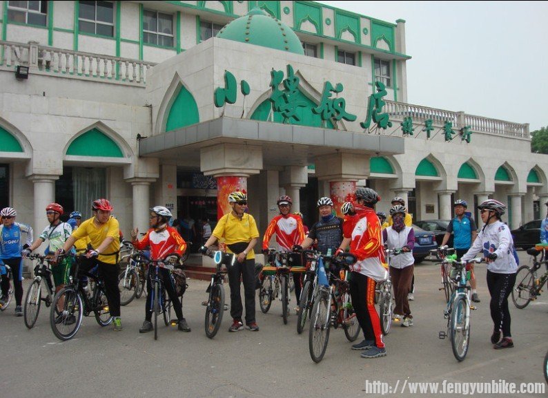 酒足饭饱打道回府，这里的饭菜不错。留影下次还来