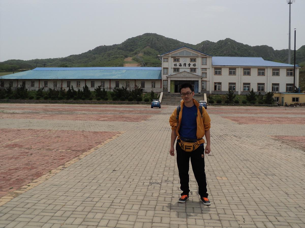 大门口留个影先