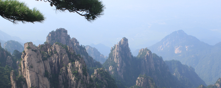 峰峦雄伟的松山