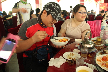 先吃饱在说啊 哈哈