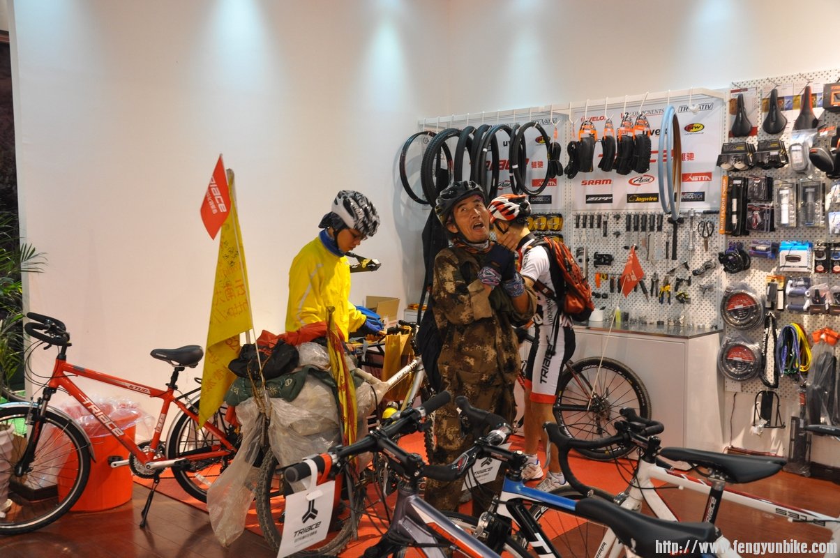 07.费玉玺先生看到横幅有点吃惊