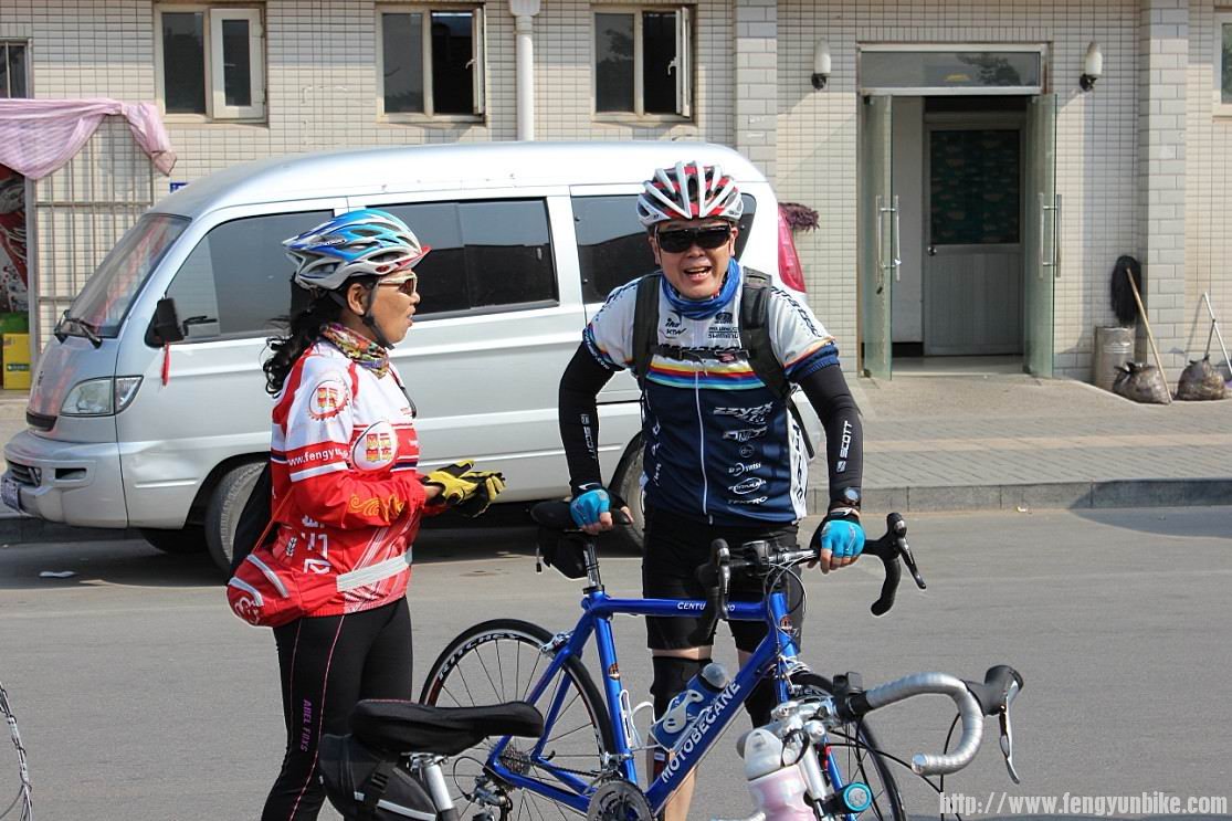 终于看清楚西部骑士了大侠啊，还有好车车的。