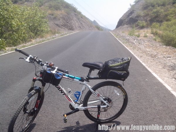 去往碣石村的垭口