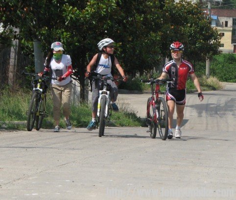 再牛B的上坡也挡不住哥的推车