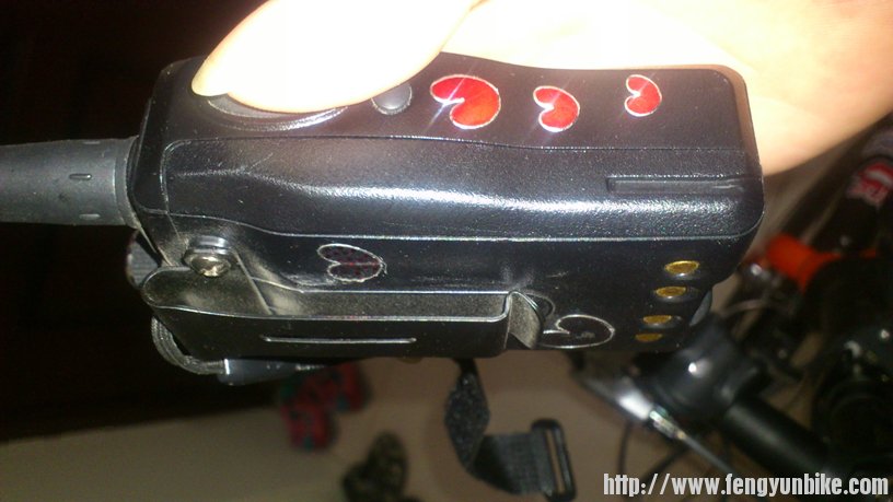 用手台的挂钩 卡上去