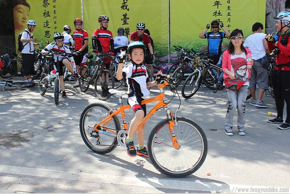 在戒台寺遇见的小骑手