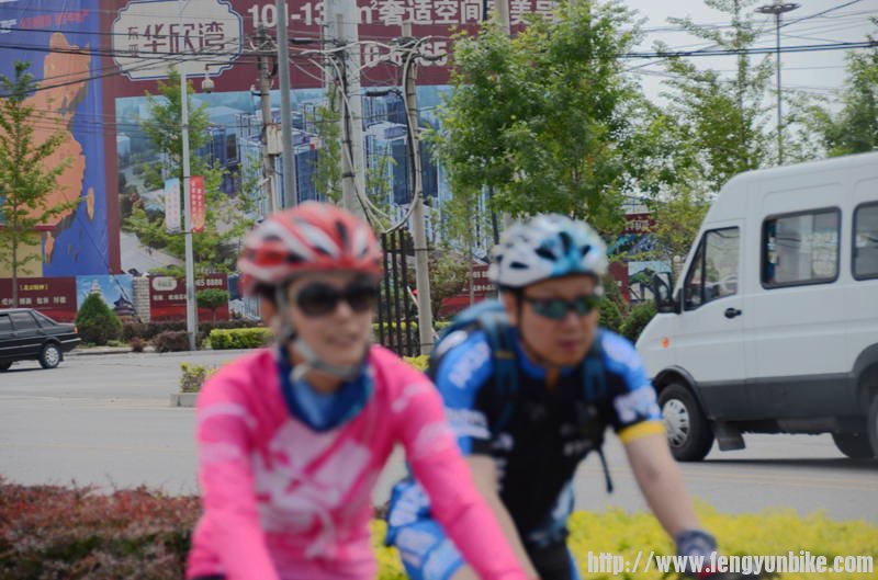 洋洋美女，看到美女，心虚了