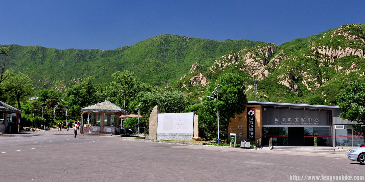 凤凰岭入口处，汽车可以进，骑车的不行