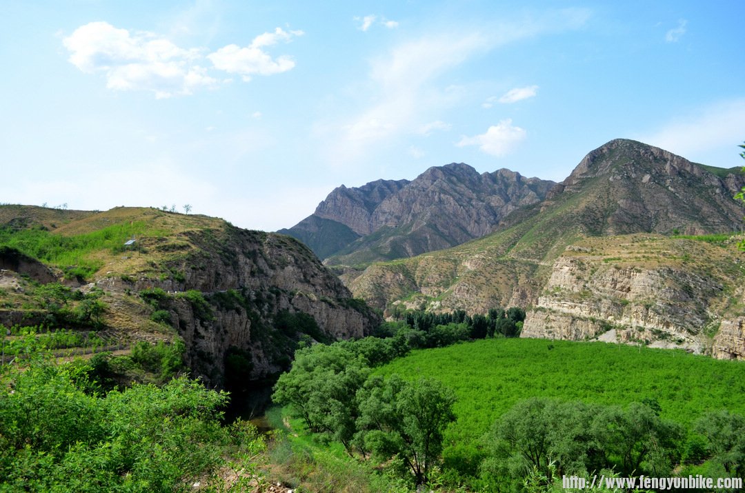 一路半山路还带山洞，太爽，拍照请注意安全，穿过山洞到这里，绝佳的观景点 ... ... ...