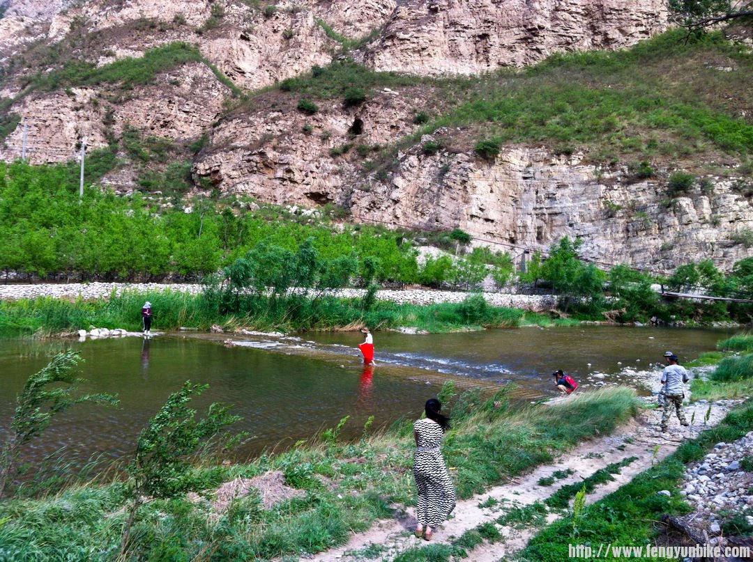 接着走，漫水桥，泡脚拍写真的必备利器