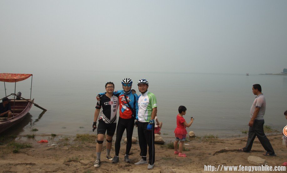 老虾跟组织者的合影