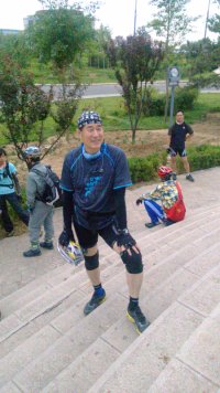 师长丢盔卸甲，好像有点累