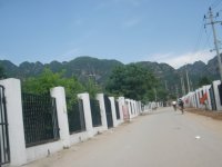 快到目的地，冲刺阶段，队伍一下散开，想离弦之箭，我只能远远看去