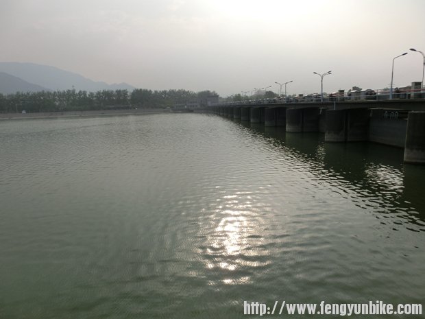 清晨的三家店水库