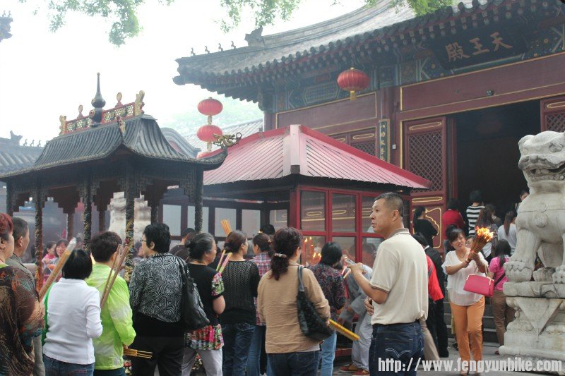 麦哥带着咱祈福了