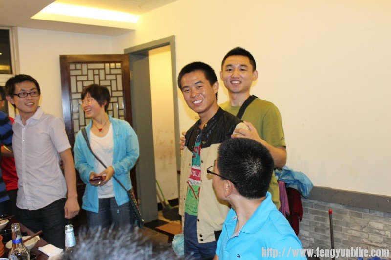 新增人物转头的是此理，带眼镜的是男版玺羊羊，听说两个月减了二十多斤，瞧那小身板，那位美女想瘦身，可以 ...