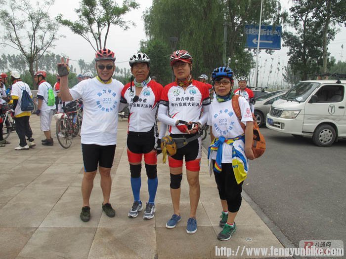 130608申遗日为骑行京杭大运河车友送行--62.jpg