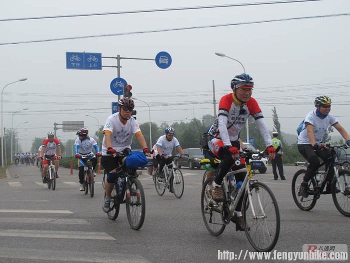 130608申遗日为骑行京杭大运河车友送行--86.jpg