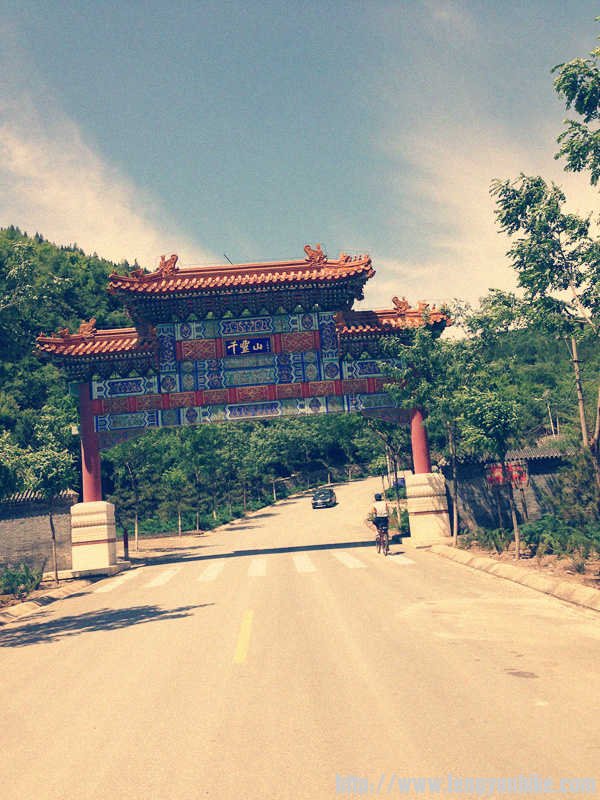 黔灵山牌坊，今年2月来徒步过一次