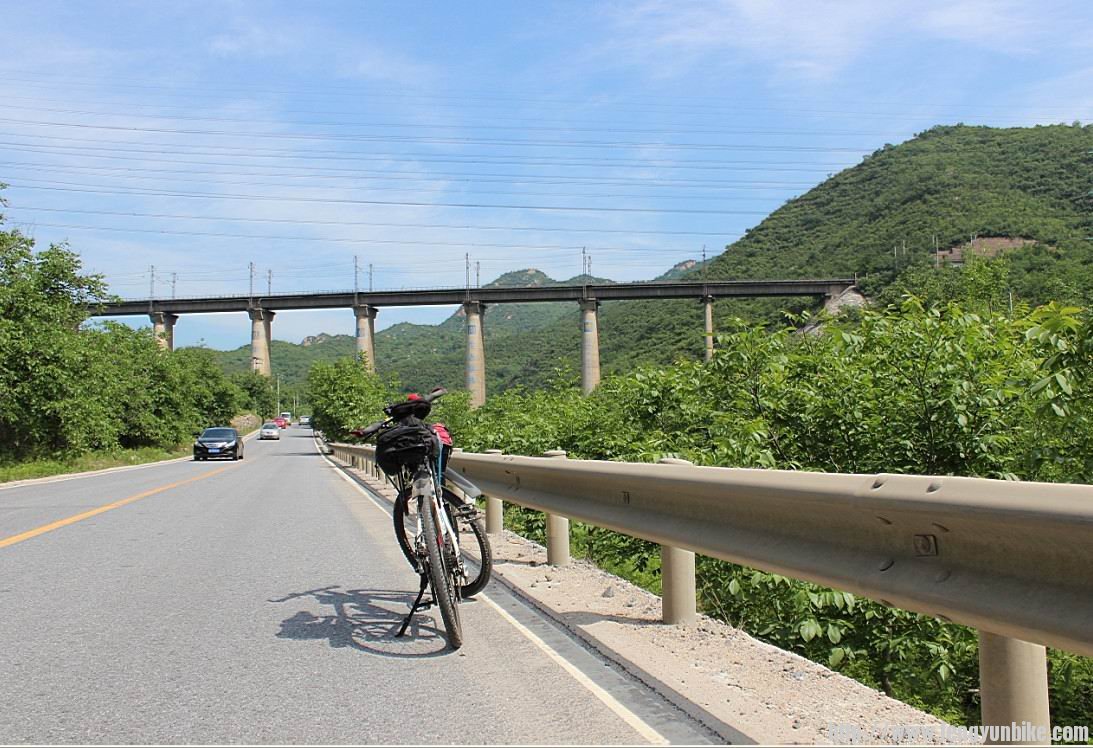 天儿多好呀！来了一张反正就我一人骑