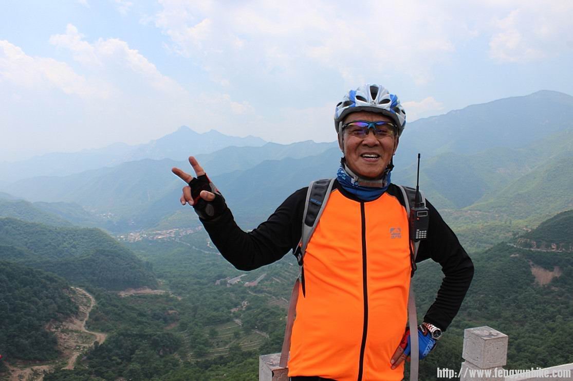 真的是不容易呀！上到了第一观景台。