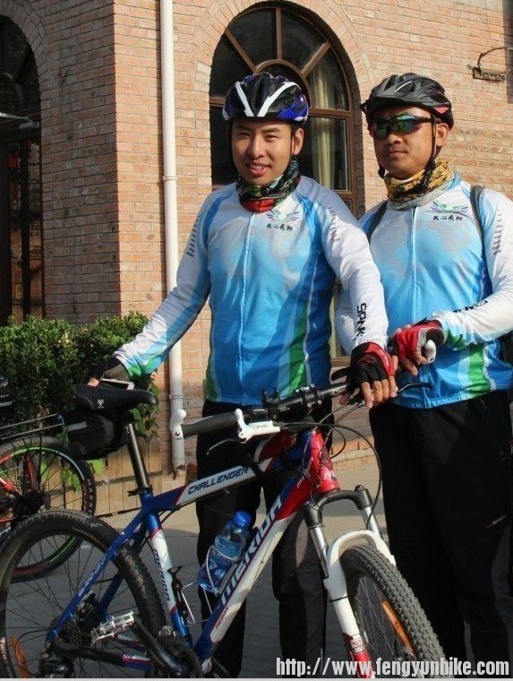 阿蓝~感谢你把我衬托的还帅点儿~哈哈