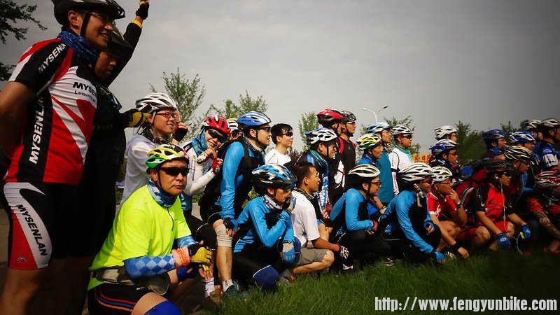 找找哪顶头盔是自己的