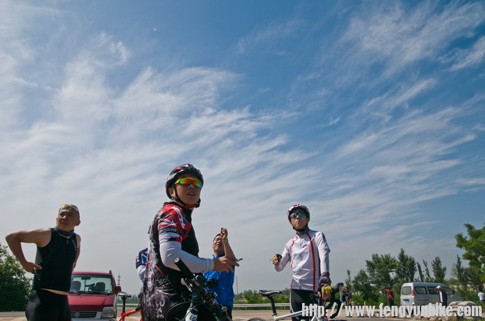 阿银：哎呀妈呀，这山这么高，什么时候到顶啊，心情：12点垭口吃饭不等人 ... ... ... ... ...