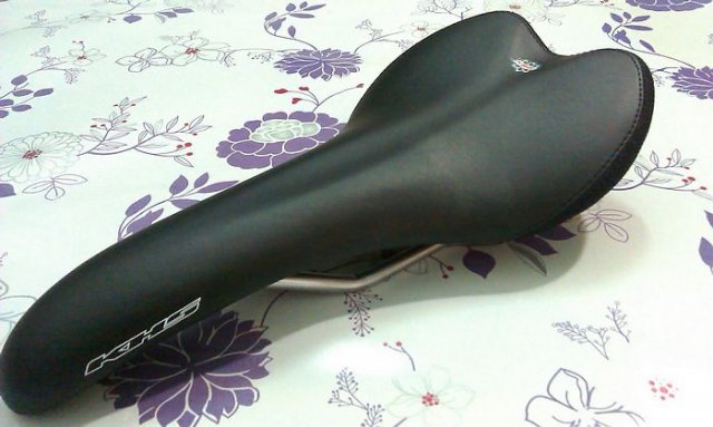 台湾功学社F20-T3人体工学跑车型座垫