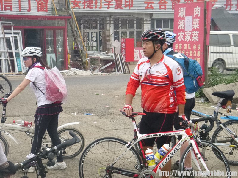 找地方躲躲雨吧