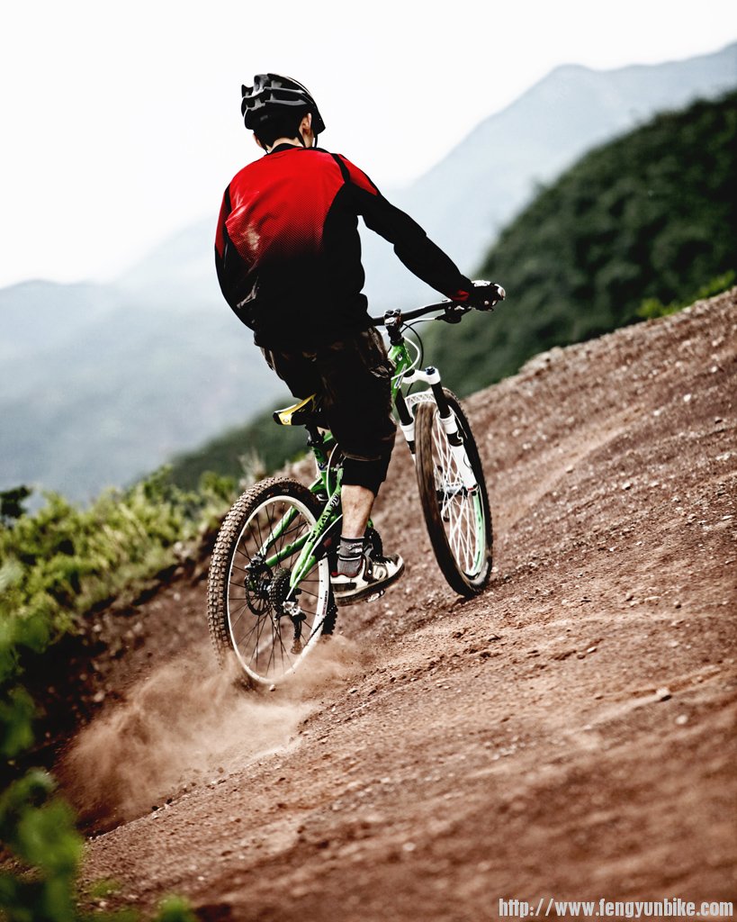 装帅总是没有好下场，PP在这张片子之后不久，就摔了，哈哈哈