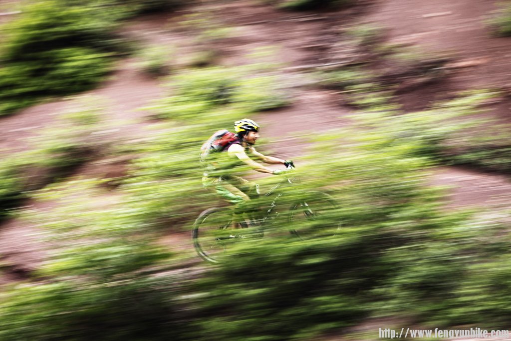 腾腾看着一个悬崖就冲了过去，我们以为他是技术好心里有底，后来才发现，原来他是刹不住车了…… ...