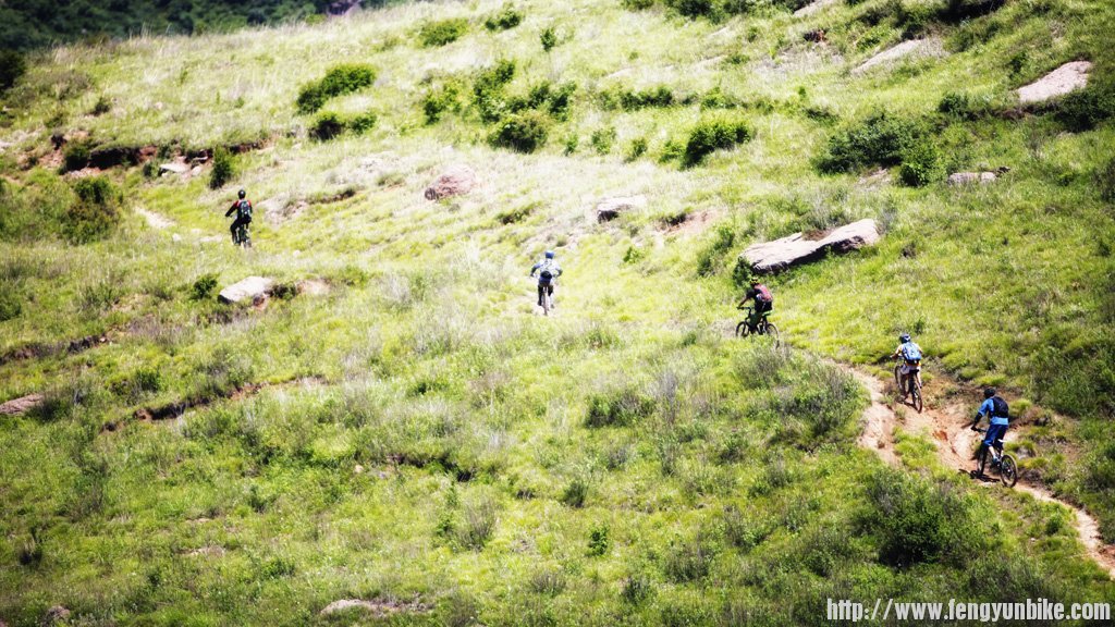 喜欢这样的团队片子，我把后期的草给渲染了以下，希望绿草更加青葱的时候，我们还能来 ...