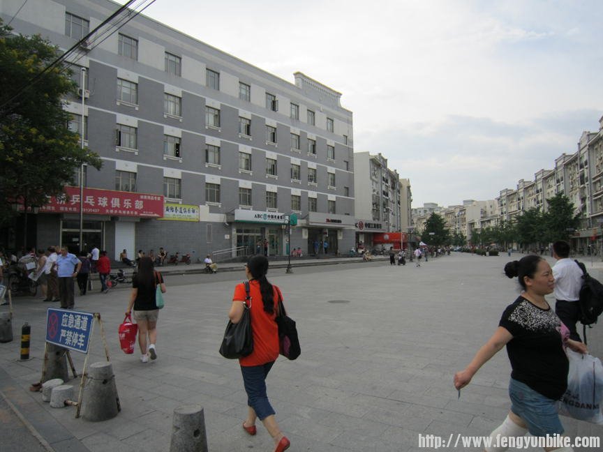 天桥斜街 这里靠左走100米