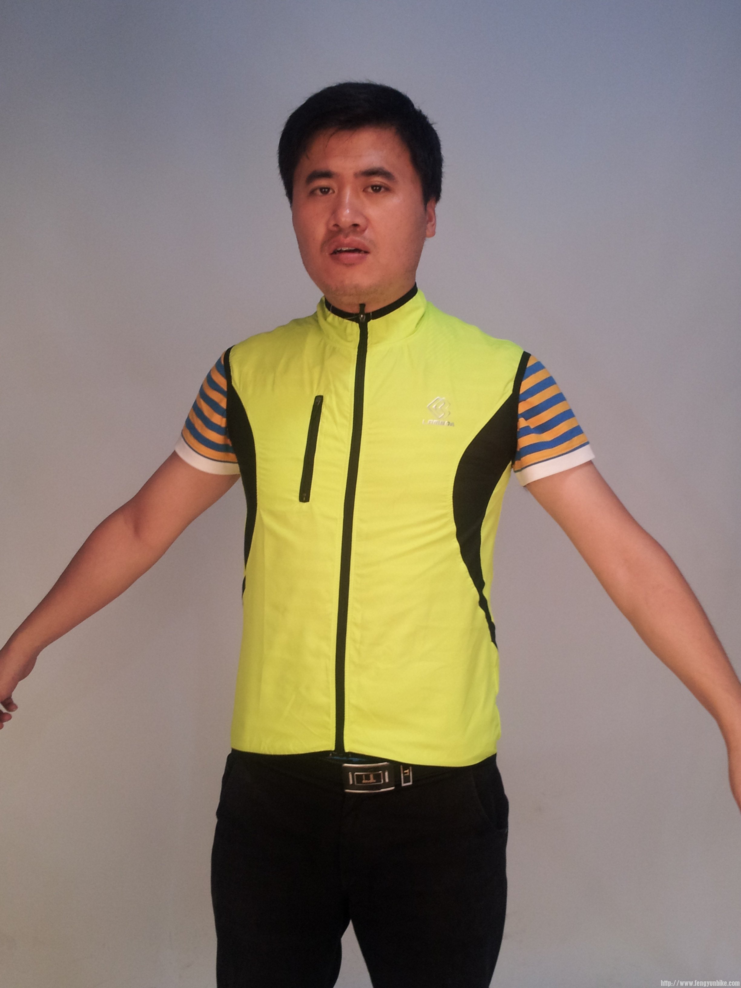 兰帕达 绿色马甲 (2).jpg