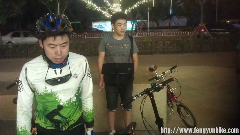 中途休息 大家在交流