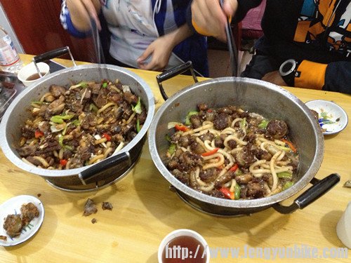 请忽略超快速夹菜的筷子们，根本停不下来