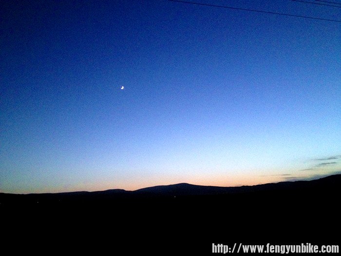 黑马河美丽的夜，看见月亮没~~