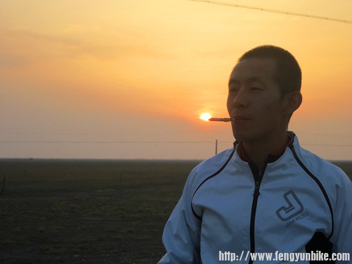 来，给蒙爷点上