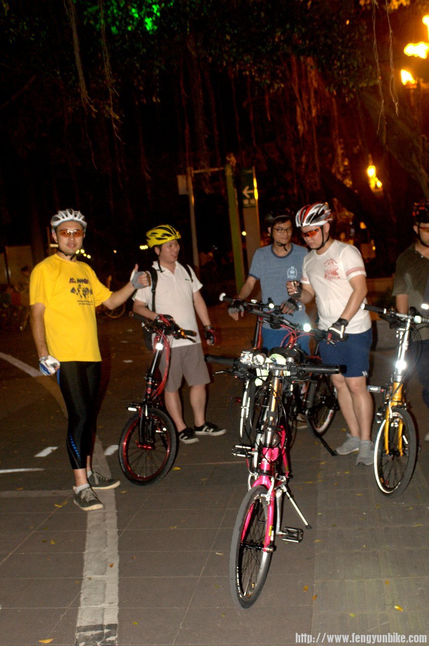 广州的人都爱骑小车