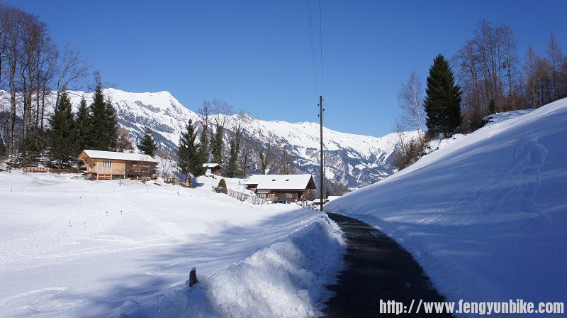 学越来越深了，过了这个弯就不能骑了