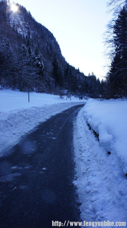 骑过雪路，终于出来了
