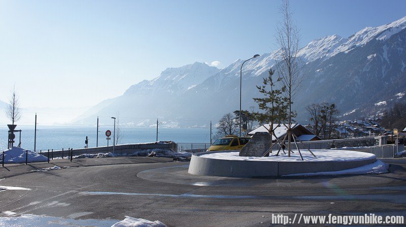 到了湖对面的brienze镇