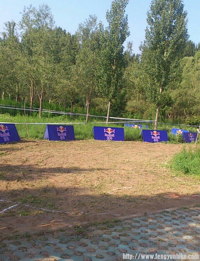 越野道入口，S型赛道