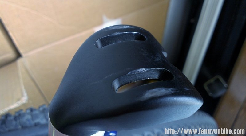 座管头也磨出沟，看来先是松了