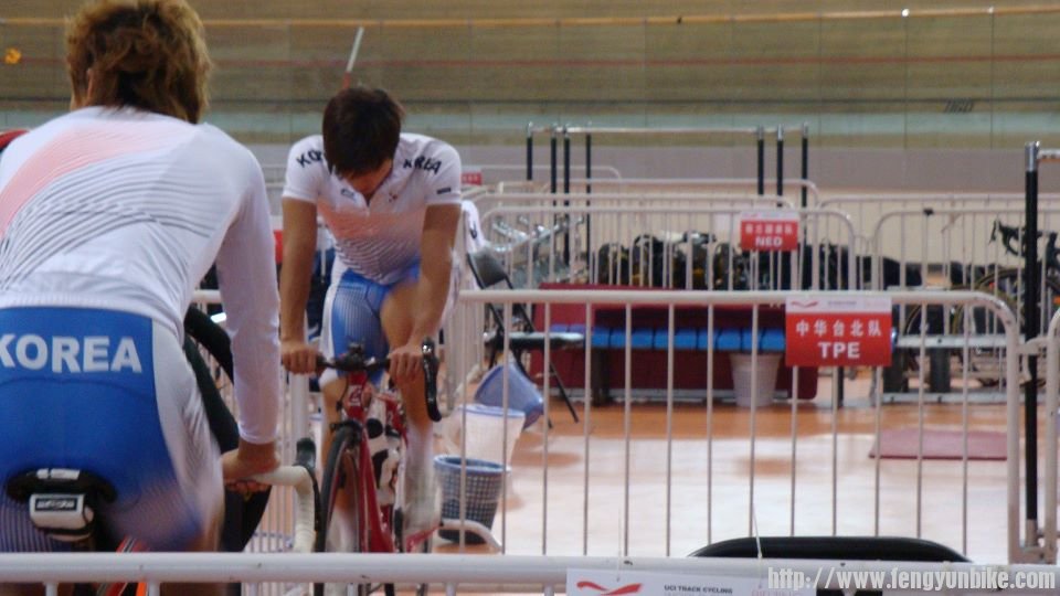 韩国队练习热身