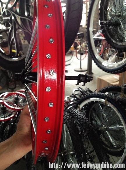 机器上紧后 轮组很正 很结实 