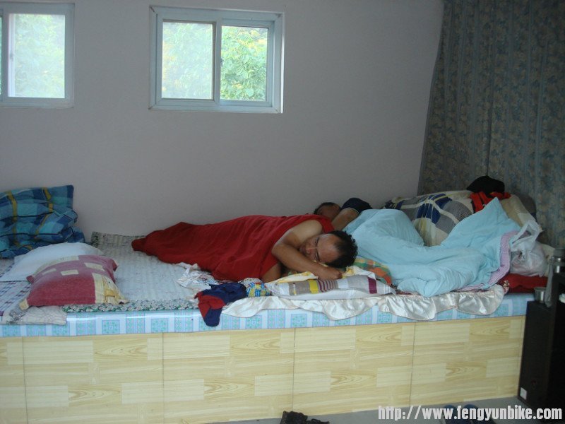 男士们睡的大炕