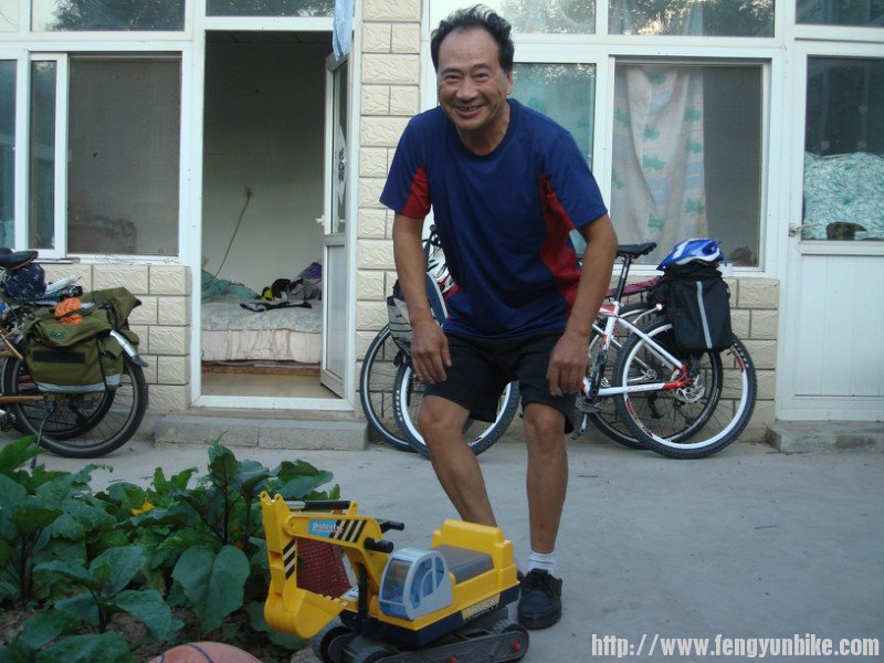 高兴的还孩子似得